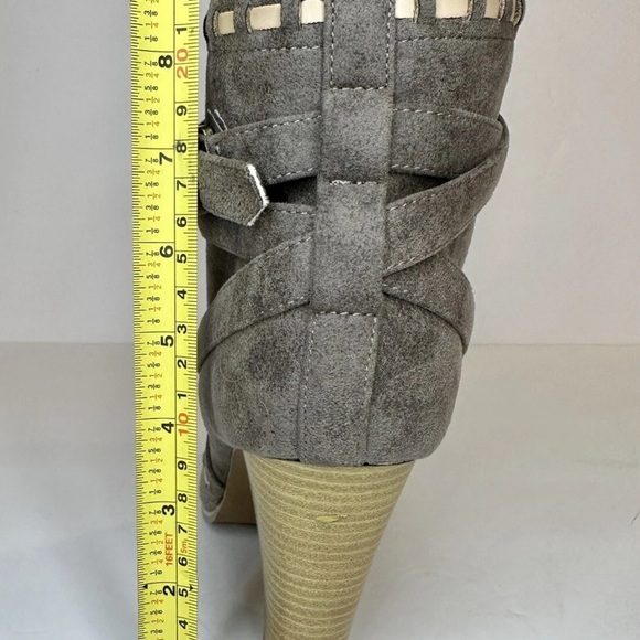 Venus Grey Wood Heels Boot, Size 8! NWOT! - Picture 8 of 9